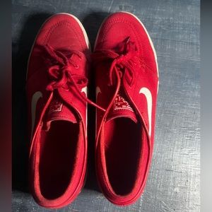Red men’s Nike Stefan Janoski shoes size 9.5